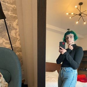 Meet your Posher, Cassandra